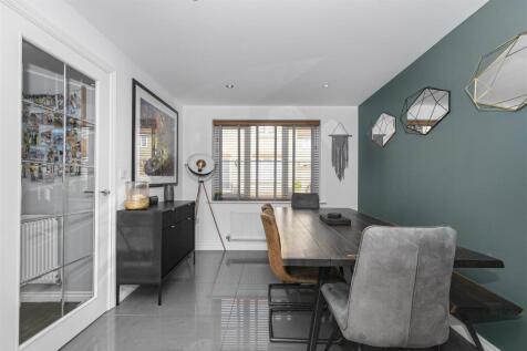 Dining Area.jpg