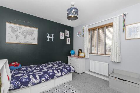 Bed 2.jpg