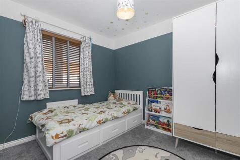 Bed 3.jpg