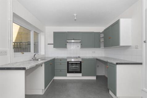 Kitchen 2.jpg