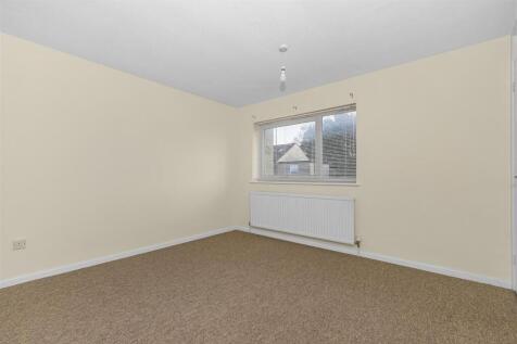 Bedroom 1.jpg