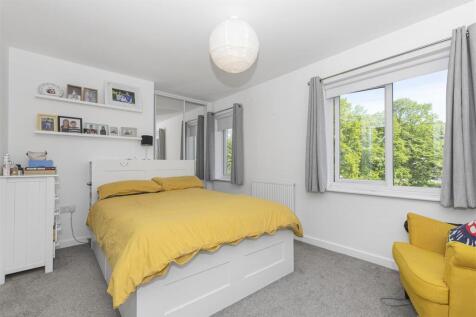 Bed 1.jpg