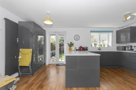 Kitchen 2.jpg