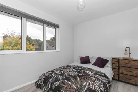 Bed 2.jpg