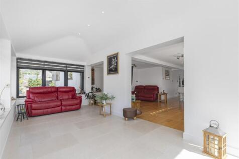 Sitting Room b.jpg