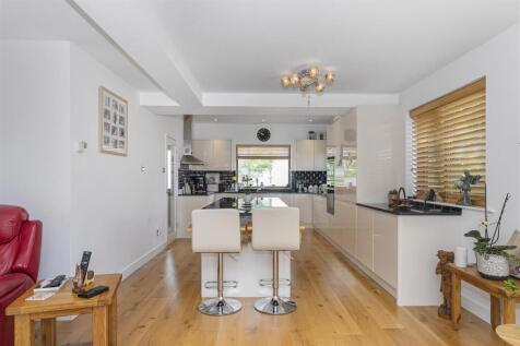 Kitchen 1.jpg