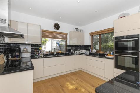 Kitchen 3.jpg