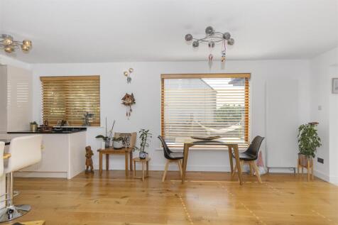 Dining Area.jpg