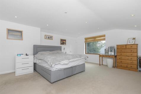 Bed 1.jpg