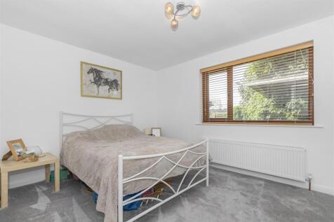 Bed 2.jpg