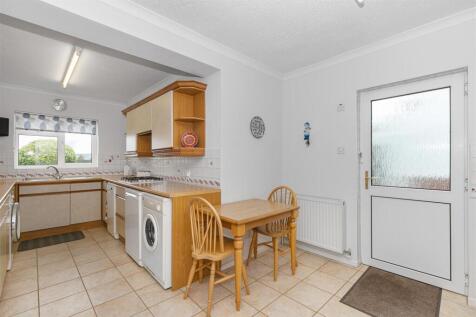 Kitchen 1.jpg