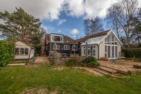3 bedroom detached home for Sale