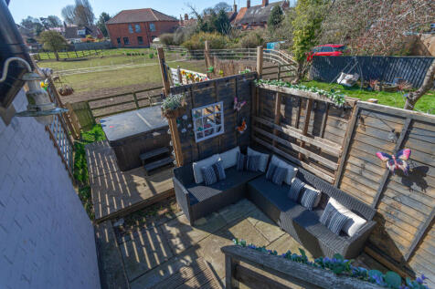 HOLIDAY LET ENTRANCE