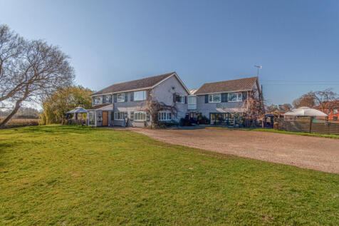 6 Bedroom Detached for Sale