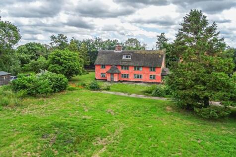 6 Bedroom Listed Farmhouse for Sale