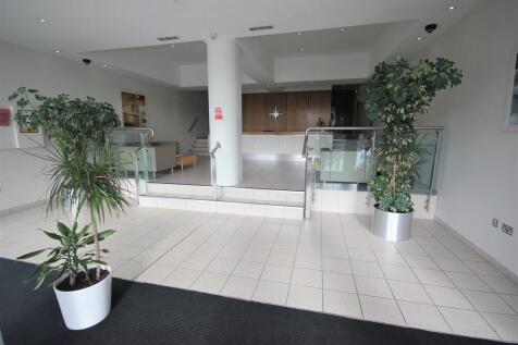 entrance lobbe