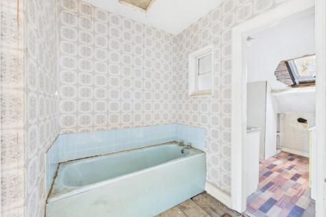 CAM03974G0-PR0215...