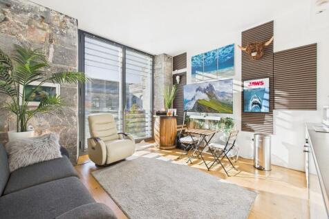 CAM03974G0-PR0235...