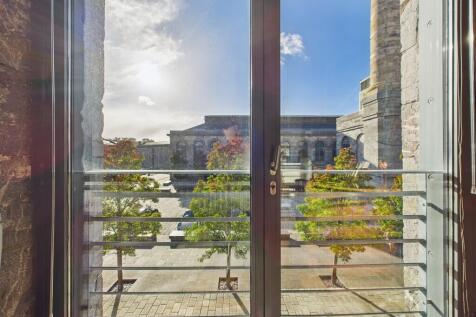 CAM03974G0-PR0235...