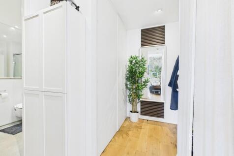 CAM03974G0-PR0235...