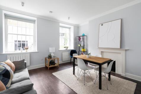 Apt Living/Dining