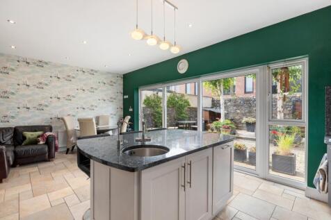 Kitchen / Dining