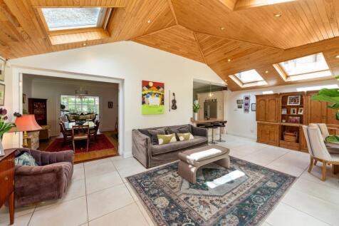 Sitting/Dining Room