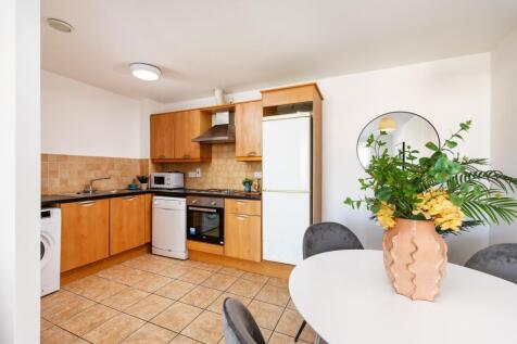 Kitchen/ Dining