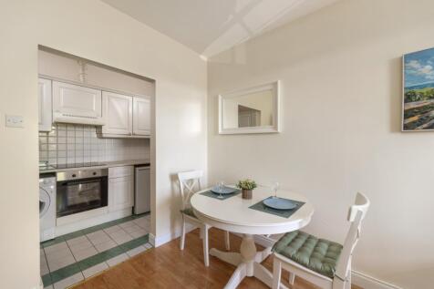 Kitchen/ Dining