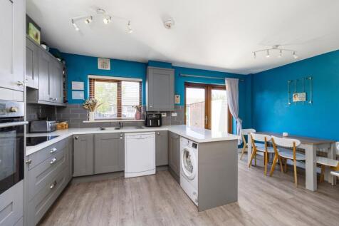 Kitchen/ Dining Room
