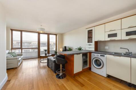 Kitchen/ Liv/ Dining