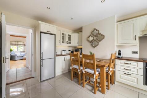 Kitchen/ Dining