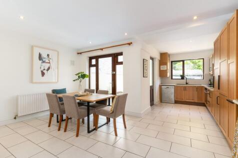 Kitchen/ Dining Room