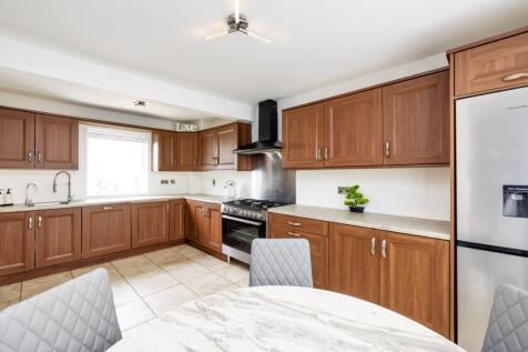 Kitchen/ Dining Room