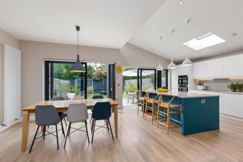 Kitchen/ Dining Room