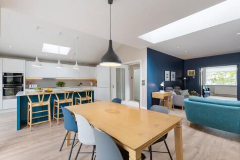Kitchen/ Dining Room