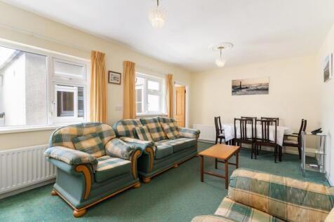 Lounge/ Dining Room