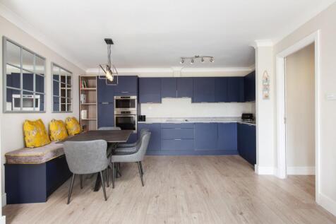 Kitchen/ Dining