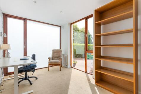 Bedroom 3/ Study