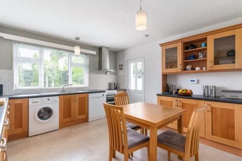 Kitchen/ Dining Room