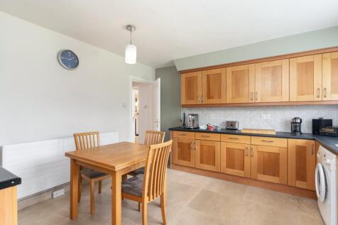 Kitchen/ Dining Room