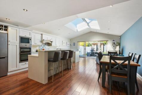 Kitchen/ Dining