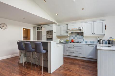 Kitchen/ Dining