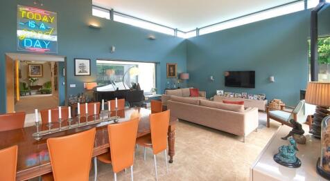 Dining Area/ Lounge