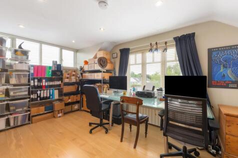 Study/ Bedroom 7