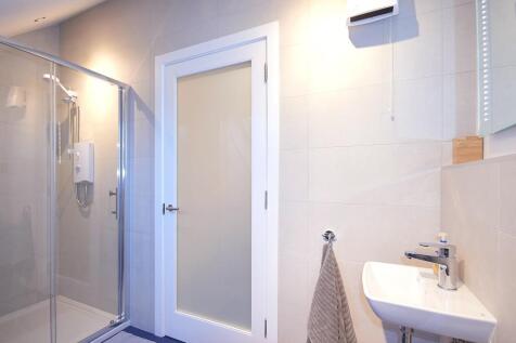 Studio Shower Room