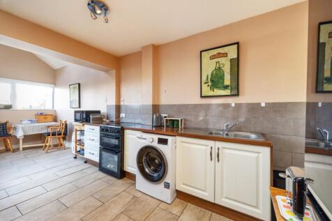 Kitchen/Dining