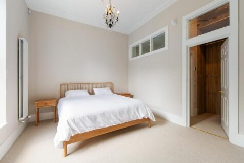 Bedroom 1 (Front)