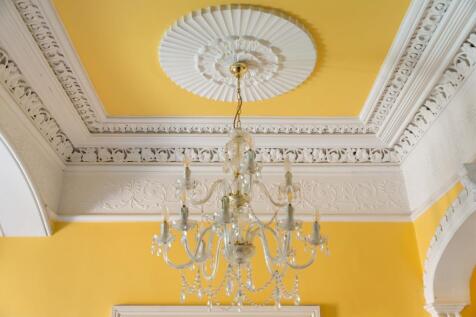Cornice &amp; Frieze