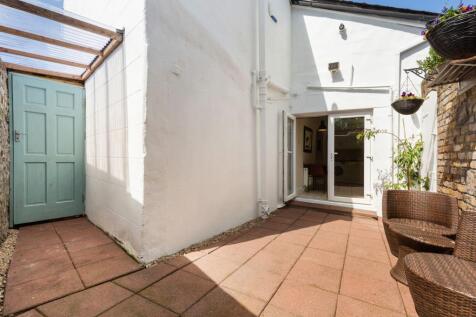Rear Patio, Access
